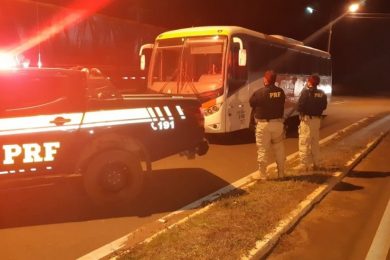 PRF apreende ônibus em Picos com mais de R$ 20 mil em débitos