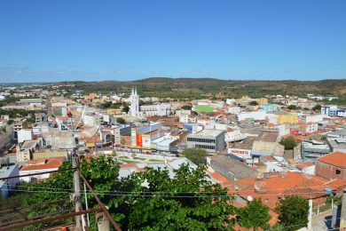 Homem morre ao cair sobre fio descascado em Picos