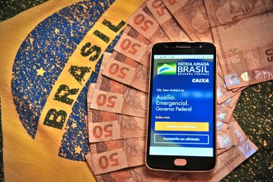 Governo define mais 4 parcelas de R$ 300 para auxílio emergencial