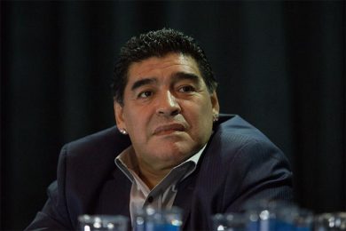 Enfermeira diz que Maradona caiu e bateu cabeça seis dias antes de morrer
