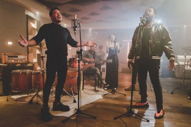 Wesley Safadão lança música gospel em parecia com Clovis e Casa Worship