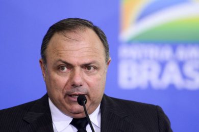 Pazuello dá recado a Doria: vacinação não começa com ‘jogada de marketing’