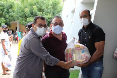 Câmara Municipal de Picos realiza entrega de cestas básicas para artistas