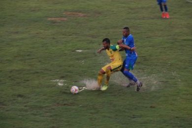 Com um a menos e futebol na lama, SEP segura empate com o Altos