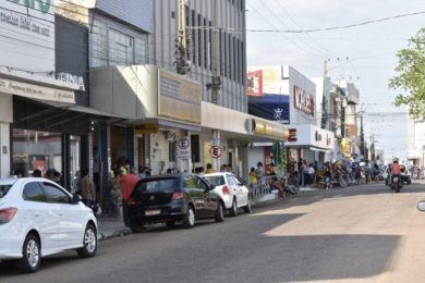 Novo decreto e mantém comércio aberto aos finais de semana