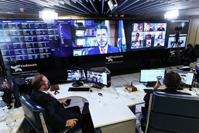 Senado aprova MP que viabiliza privatização da Eletrobras