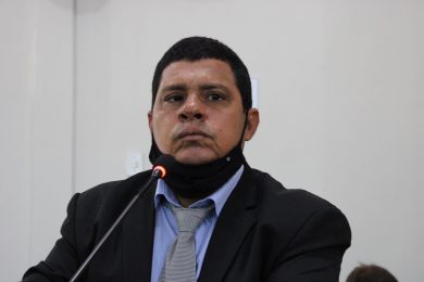 Vereador Gilson Nunes requer padronização dos pontos de moto-táxi com barracas de proteção solar