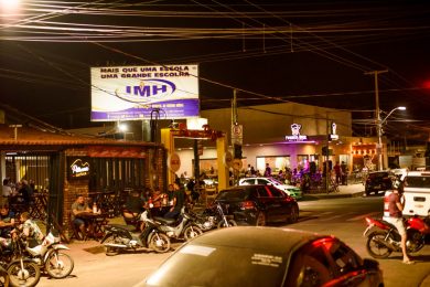 Em novo decreto, governo estende horário de funcionamento de bares e restaurantes