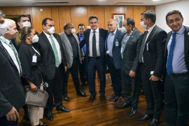 Júlio César leva caravana de prefeitos para visitar ministro Ciro Nogueira