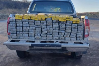 Jovem é preso com droga avaliada em R$ 12 milhões em fundo falso de veículo