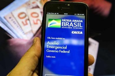Governo se planeja para estender auxílio emergencial até 2022