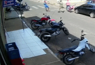 Em assalto, trio derruba policial e toma arma em Valença do Piauí