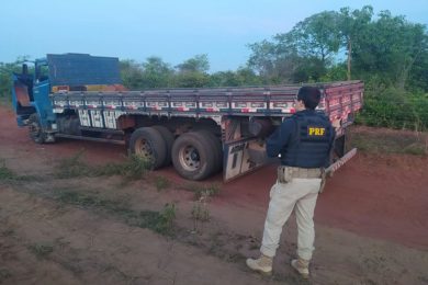 PRF recupera em Dom Expedito Lopes caminhão roubado na Bahia