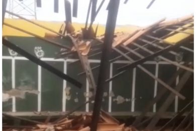 Telhado do vestuário do Estádio Helvídio Nunes de Barros desaba na manhã deste sábado