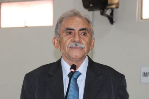 Após posse, vereador Antônio Moura participa de primeira sessão na Câmara de Picos