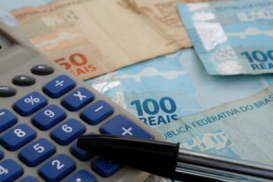 Arrecadação do ICMS bate recorde com altas da conta de luz e da gasolina