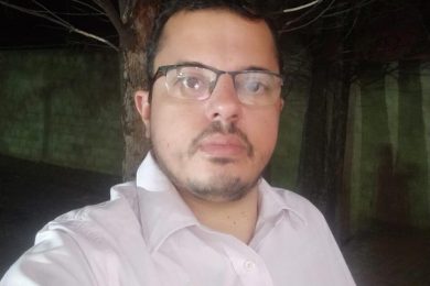 Familiares e amigos se unem em campanha para custear tratamento de saúde de professor picoense