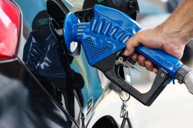 Governo Lula confirma volta de impostos sobre os combustíveis