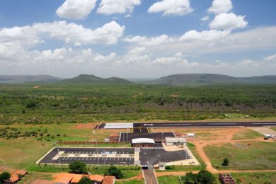 Governador promete que aeroporto de Picos terá voos regionais em breve
