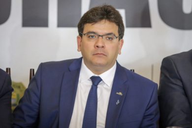 “Só falo de eleição no meio do ano que vem”, declara Rafael Fonteles