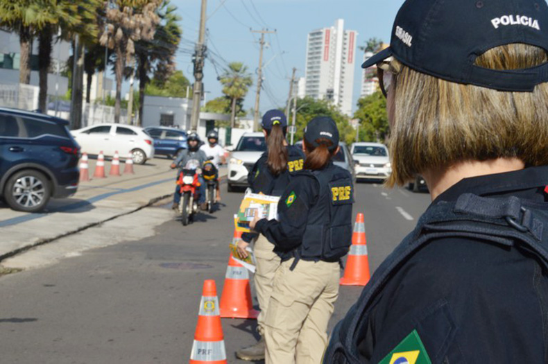 PRF deflagra Operação Dia do Trabalho e fiscalização é intensificada nas rodovias