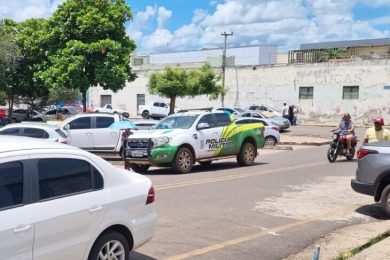 Suspeito armado com faca rouba sorveteria em Picos