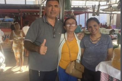 “Um momento de alegria” diz Marcos Buriti em visita a feirantes em Picos