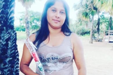 Mulher é morta por ex-marido enquanto falava ao telefone com filho