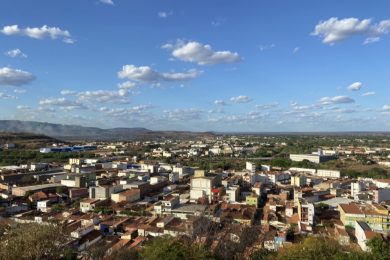 Assaltantes invadem residências e roubam moradores em Picos