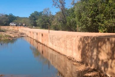 Seinfra constrói passagens molhadas em Piripiri