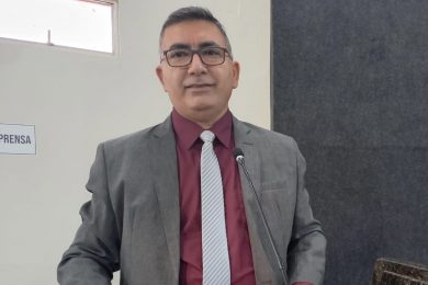 Vereador Marcos Buriti cobra conserto nos vazamentos do esgoto interno no Mercado Público