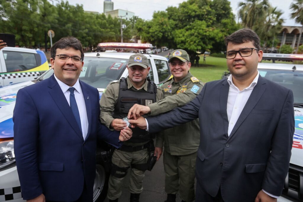 Rafael entrega 200 viaturas e anuncia mais 400 carros até dezembro