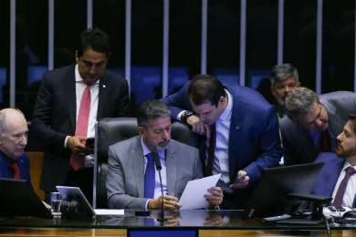 Câmara aprova projeto de lei de taxação para super-ricos