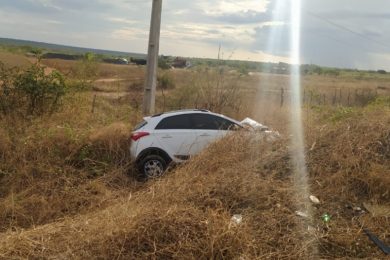 Colisão entre carros deixa três pessoas feridas no município de Geminiano