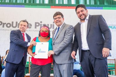 Rafael beneficia mais de 13 mil pessoas com registros de imóveis