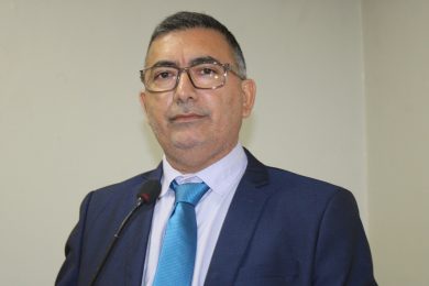 Vereador Marcos Buriti denuncia abandono de praça e ruas no Bairro Ipueiras