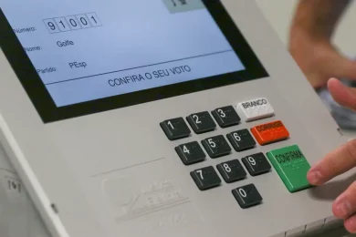 Jovens podem tirar 1º título de eleitor até 8 de maio