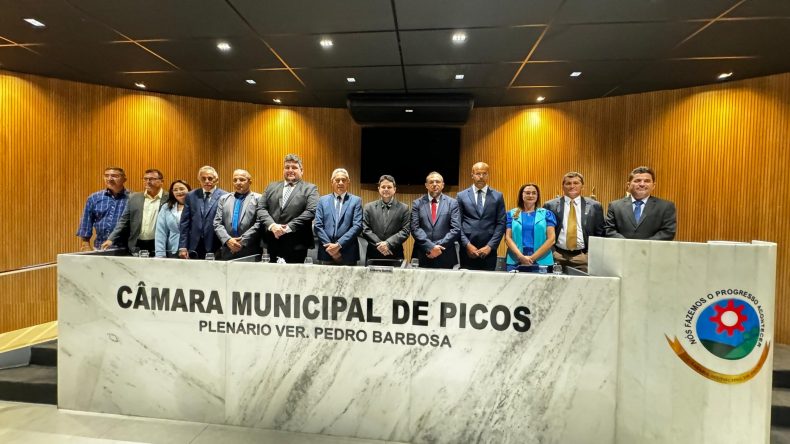 Vereador Eriberto Barros inaugura novo Plenário da Câmara Municipal de Picos