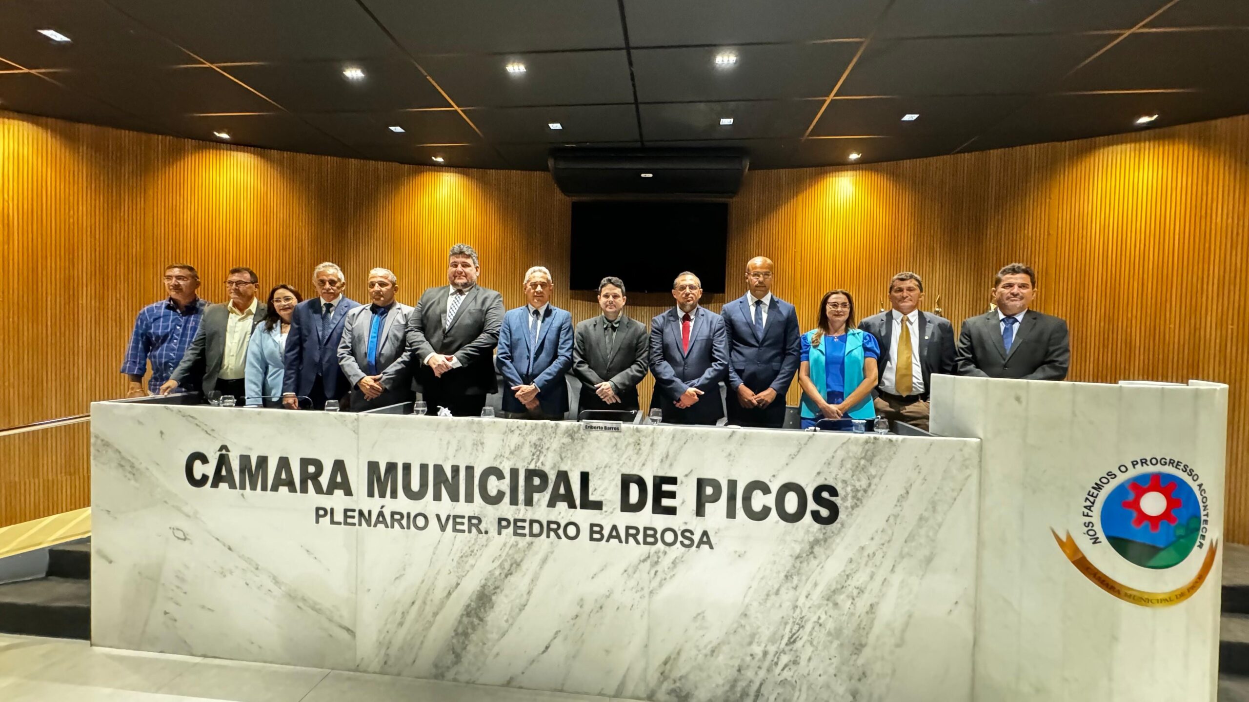 Vereador Eriberto Barros inaugura novo Plenário da Câmara Municipal de Picos