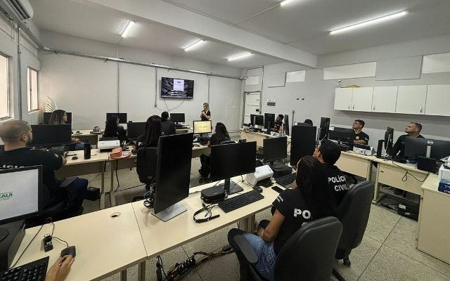 Policiais de Picos recebem treinamento em recuperação de celulares