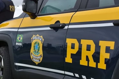 Colisão entre carros deixa uma mulher morta na BR 230