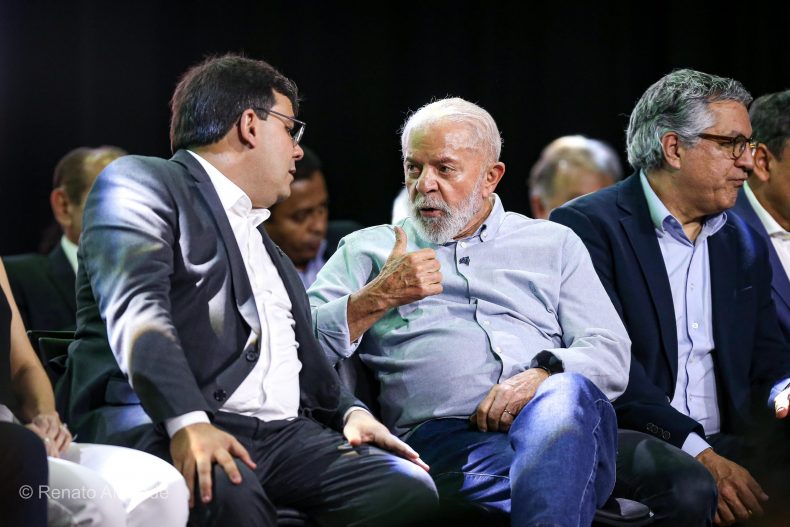 Lula diz que ajudará governo a construir Porto de Luís Correia e tornar o Rio Parnaíba navegável