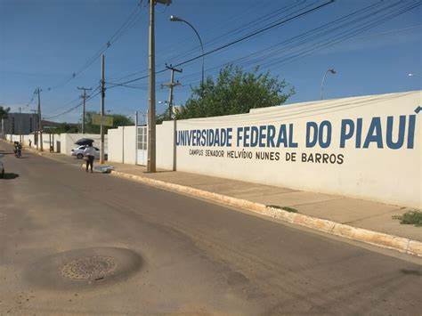 UFPI abre inscrições para concurso com salários de até R$ 4,5 mil