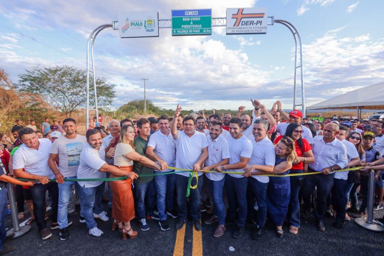 Rafael inaugura PI que liga São Miguel do Tapuio a Pimenteiras