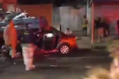 Mulher morre e 6 ficam feridos após carro colidir contra caminhão em Picos