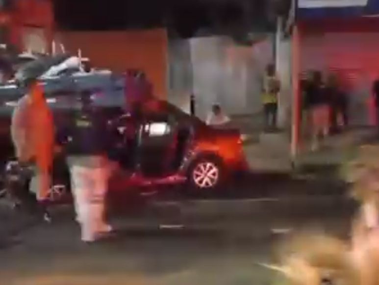 Mulher morre e 6 ficam feridos após carro colidir contra caminhão em Picos