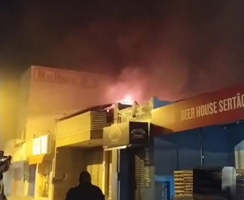 Incêndio atinge depósito do supermercado KiPreço em Picos