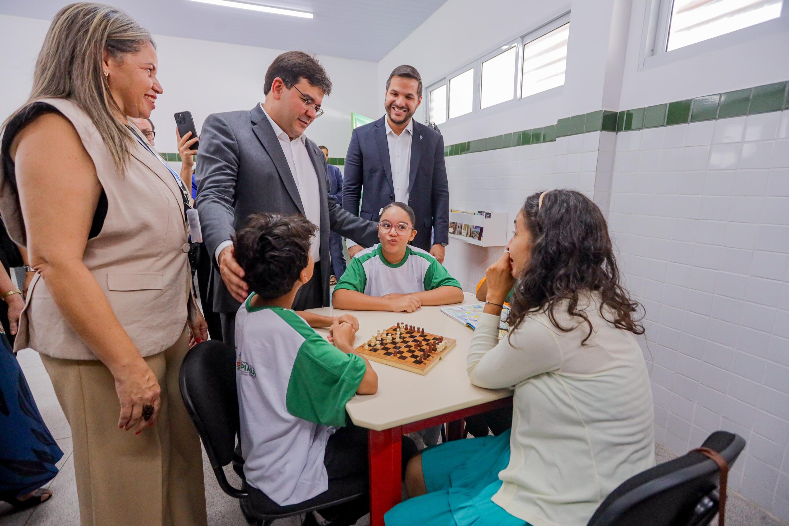Escolas estaduais serão todas em tempo integral em 2025