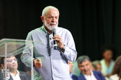 Lula passa por cirurgia para drenagem de hematoma