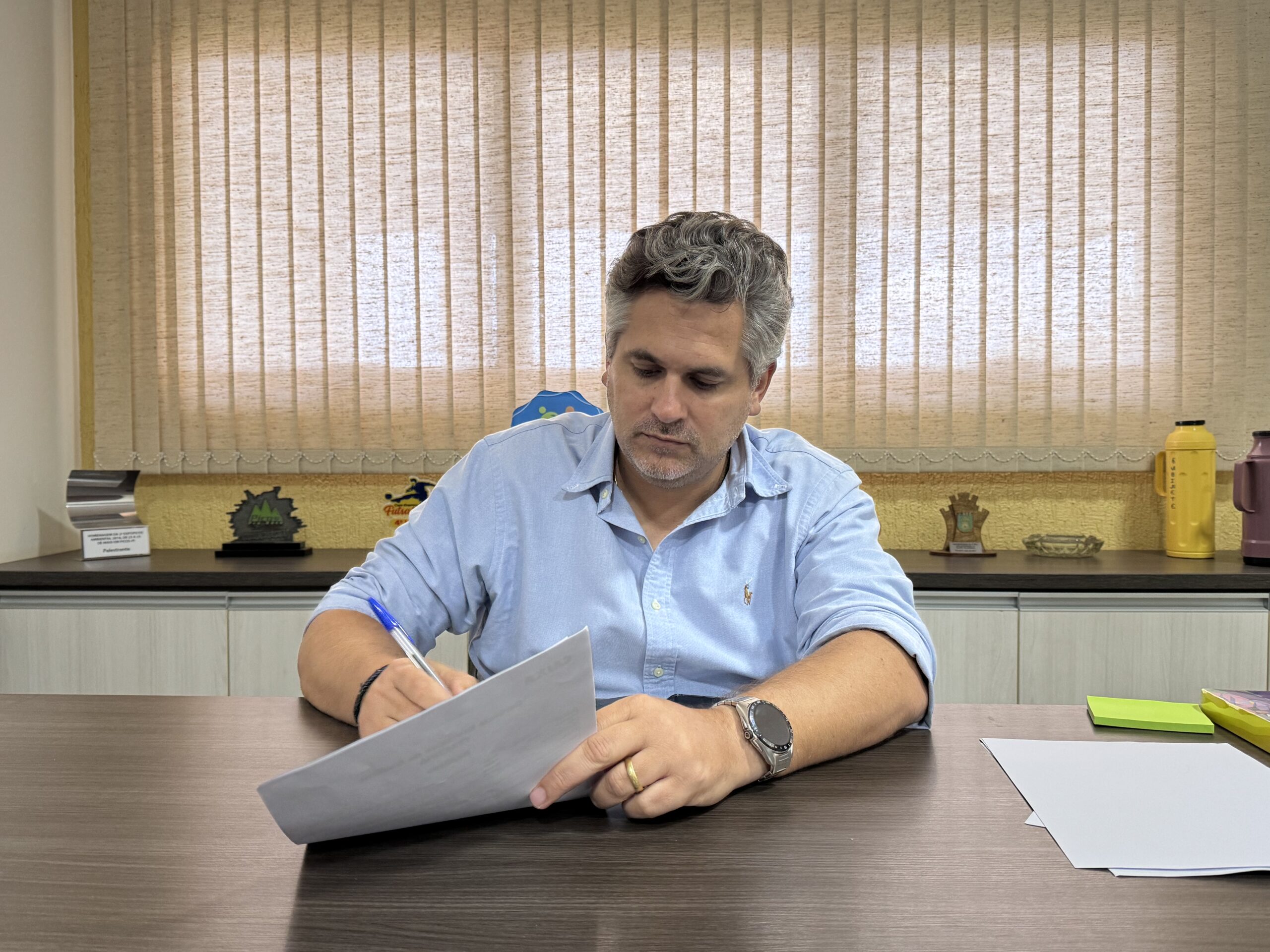 Prefeito Pablo Santos assina decreto que reajusta o piso salarial dos professores
